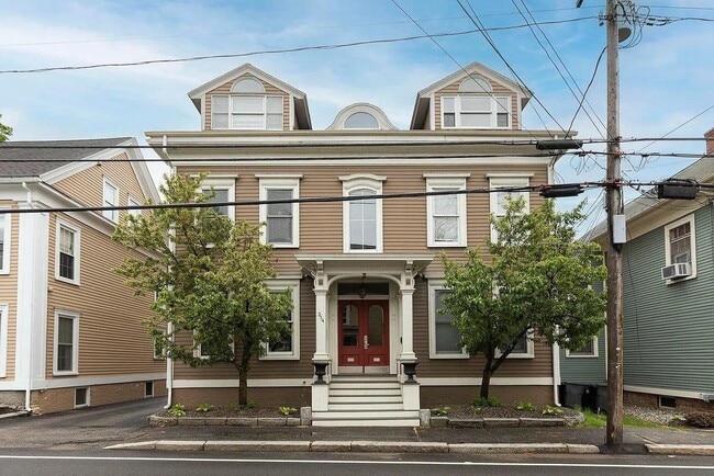 Building Photo - 314 Islington St Unit 5