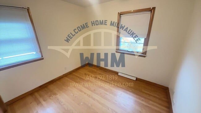 Photo - 616 N 99th St