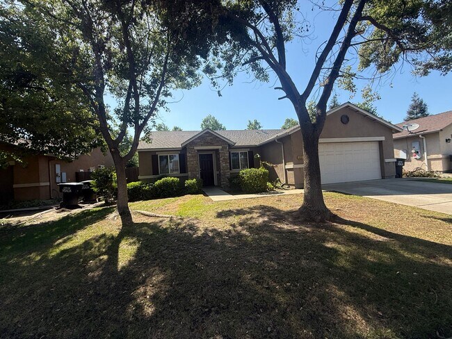 Photo - 3-bedrooms and two bathrooms home located in Visalia, CA