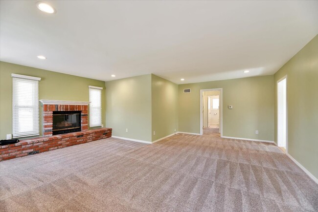 Photo - 5341 Waring Rd