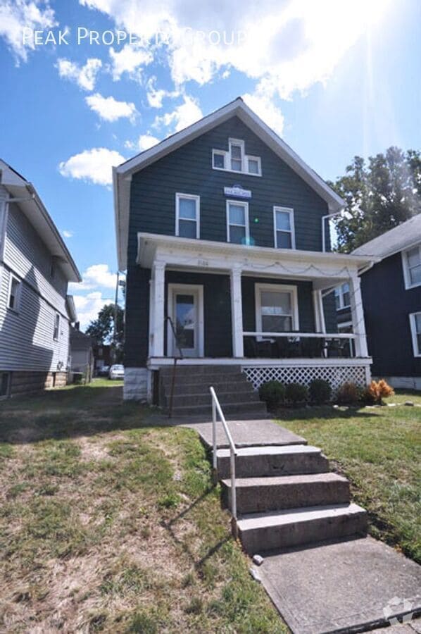 Building Photo - 2166 Indianola Ave Unit 2166 Indianola Ave Rental