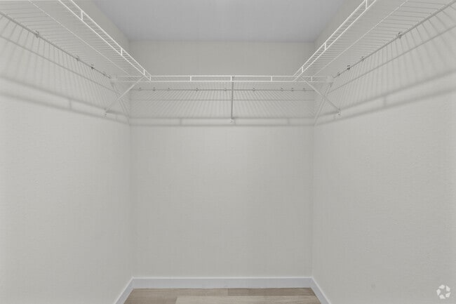 1BR, 1BA- 618SF - Closet