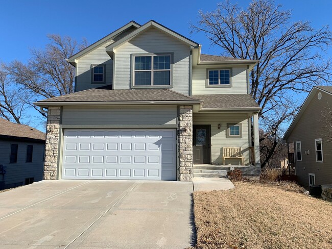 FENCED BACKYARD! FINISHED BASEMENT! - FENCED BACKYARD! FINISHED BASEMENT! Casa