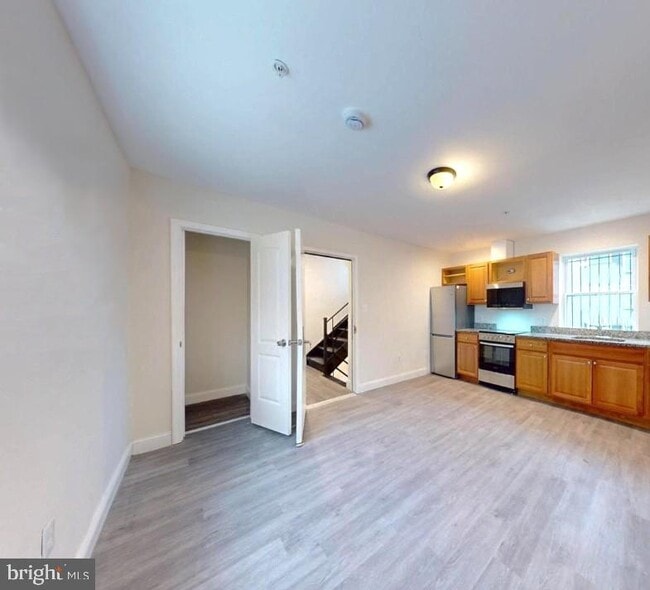 Building Photo - 4230 6th St SE Unit 1