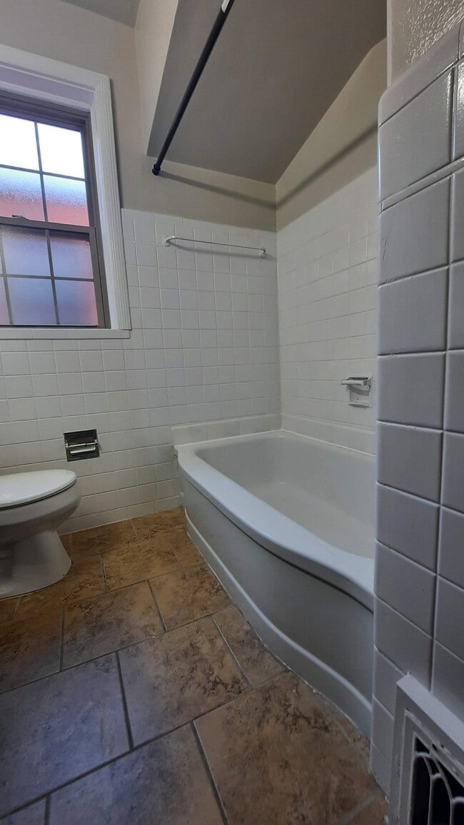 Photo - 6362 Sutherland Ave Unit 1st floor