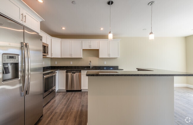 1 BR, 1 BA - 640 SQ FT