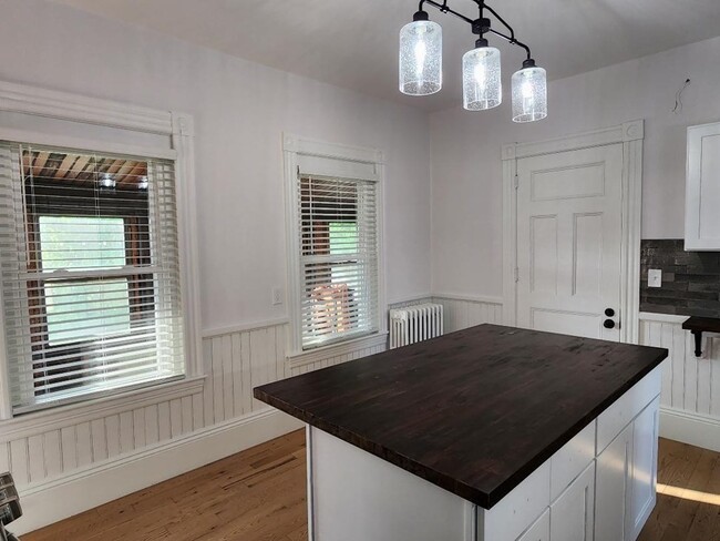 Photo - 105 E Main St Unit 2