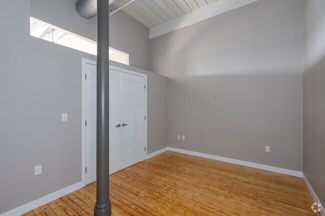 1BR, 1BA - 679SF - Bedroom