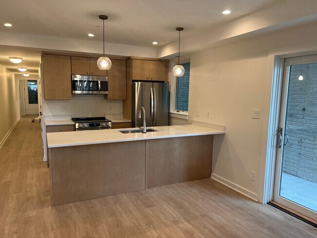New kitchen with breakfast bar. - 534 Taylor St NW Apartamentos Unidad B