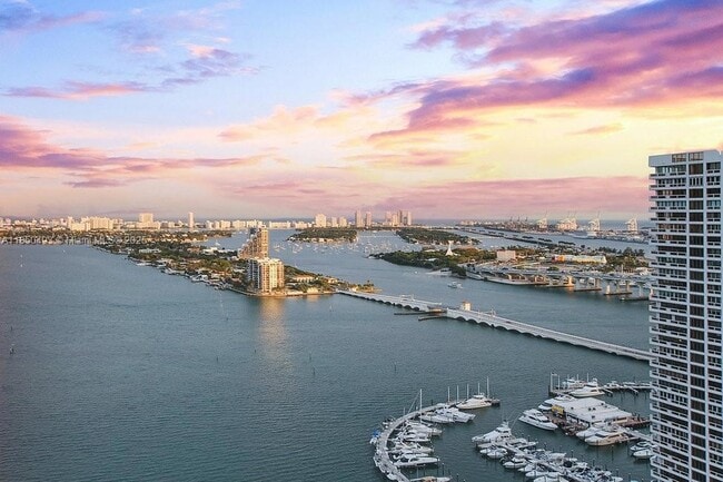 Building Photo - 1756 N Bayshore Dr Unit 34C Rental