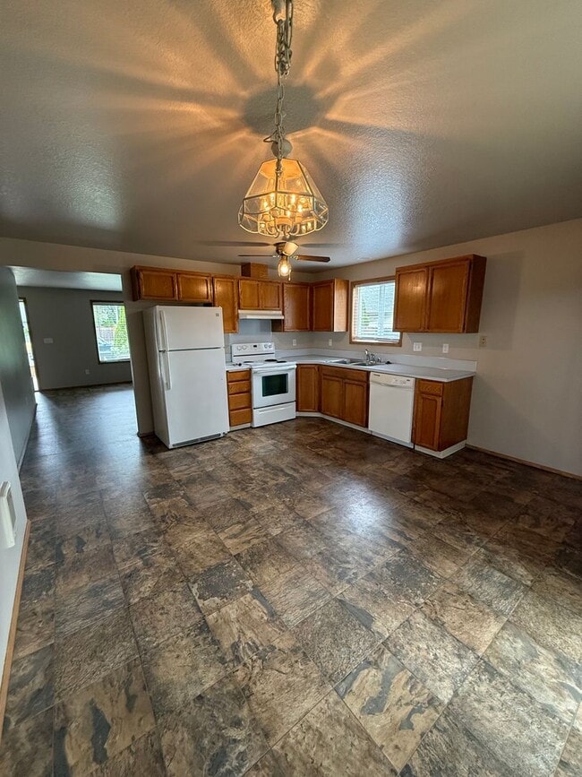 Photo - Woodland Ranch 3Bd/2Ba Home with Large Fully Fenced Yard - Easy Access to I-5