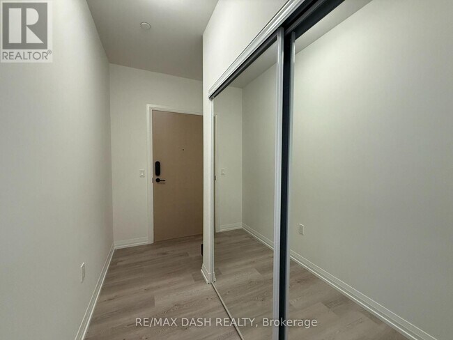 Photo - 280 Dundas St W Unit 417