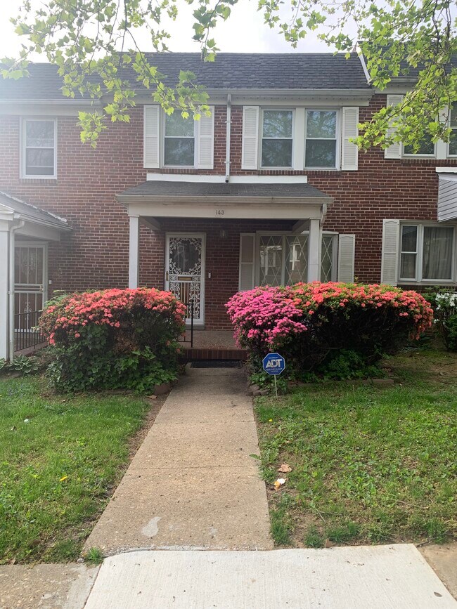 Photo - 143 N Edgewood St