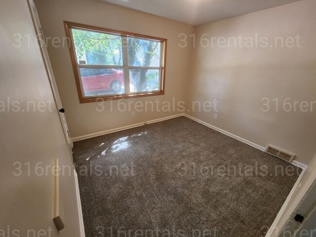 Photo - $995 - 3 bedroom / 1 bathroom - Single Fam...