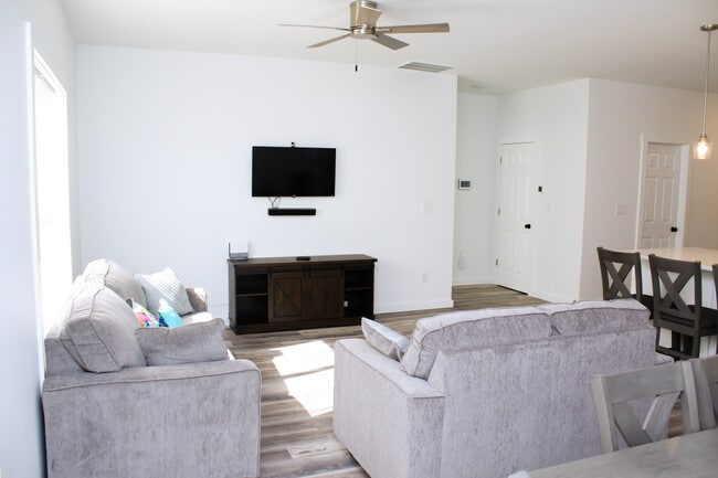 Photo - 5015 Reeder St