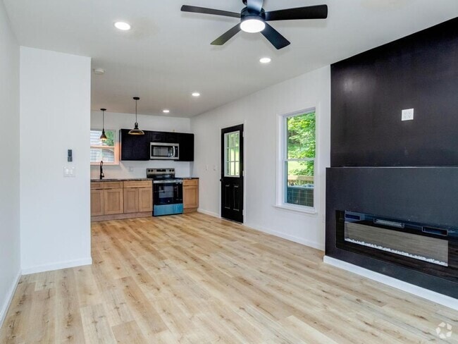 Building Photo - 910 Main St Unit 910 Main St #2 Rental