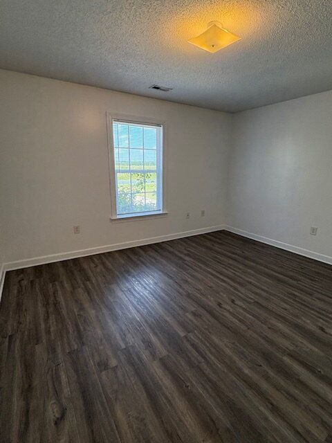 Photo - 4676 Weyerhaeuser Rd