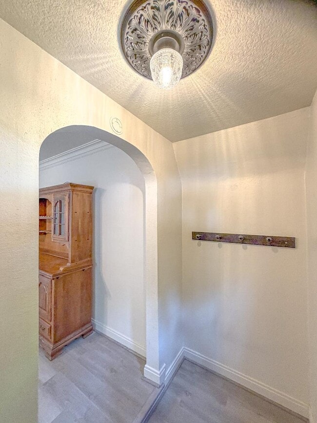 Photo - 220 8th St