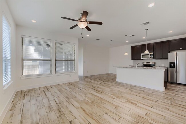 Photo - 401 Parkline Dr