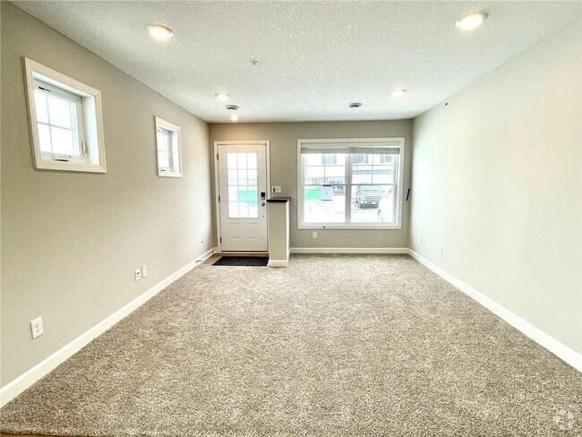 Building Photo - 10948 Yalta St NE Rental