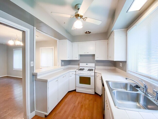 Photo - Woodland Duplex (3520/3522) Unit 3520