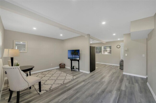 Photo - 1719 W 3rd St