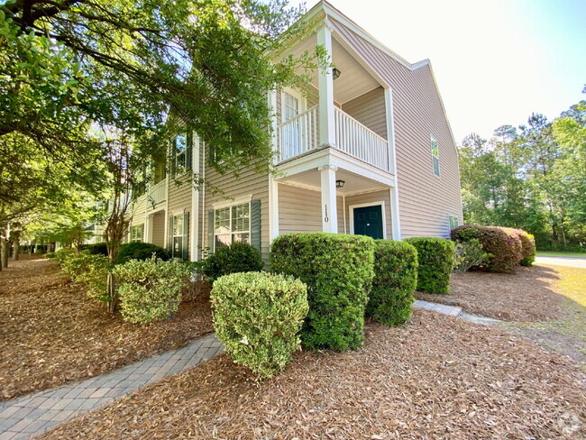Building Photo - Charming End Unit Townhome in Mill Creek!