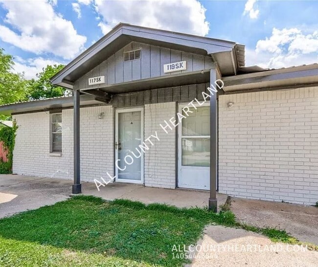 Building Photo - 119 S K Ave
