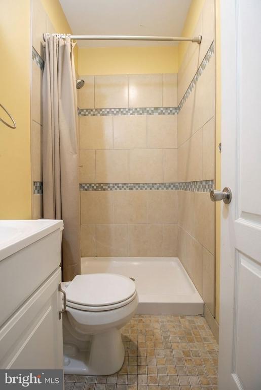 Building Photo - 1525 W Seybert St Unit A