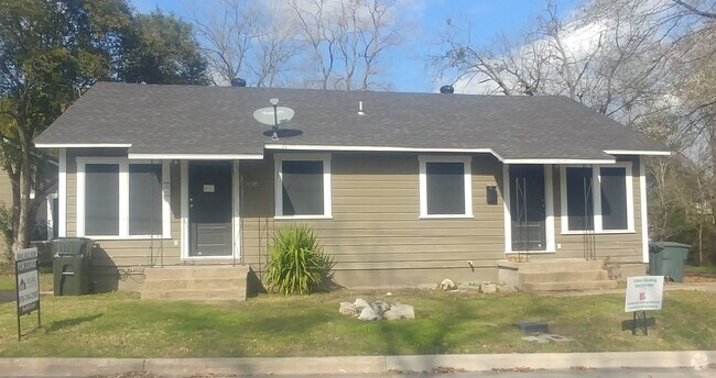Building Photo - Bryan - 1 bedroom / 1 Bath / Fenced back y... Rental