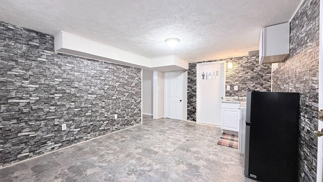 Photo - 4203 Maple Rd