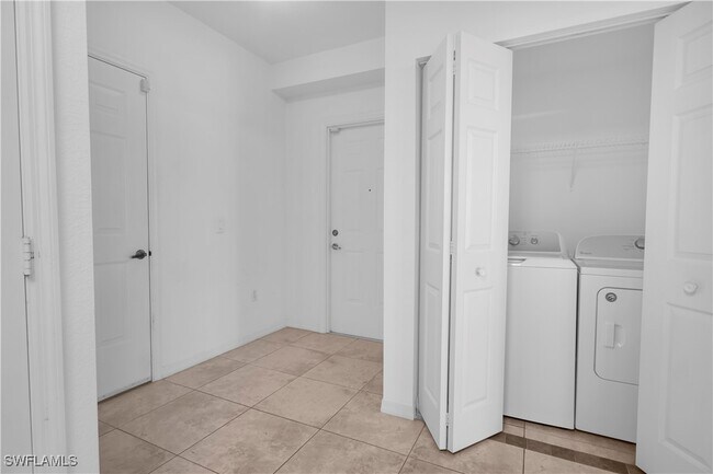 Photo - 20321 Estero Gardens Cir Unidad 107