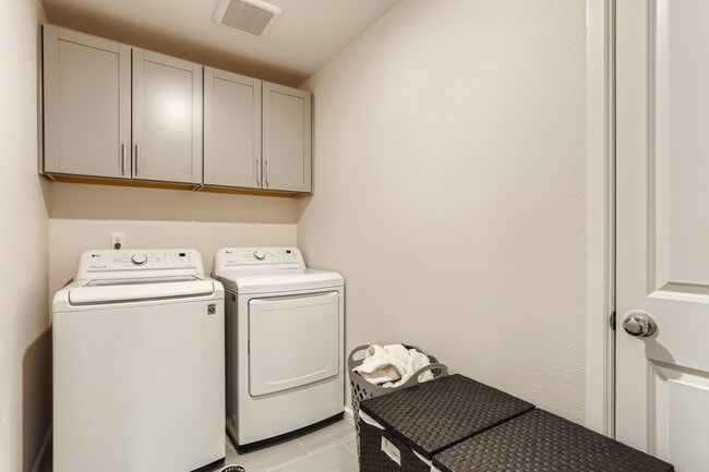 Photo - 10565 Paris St