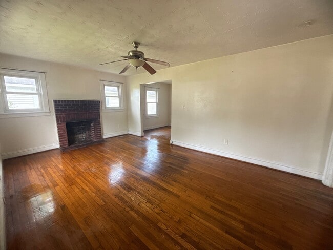 Living Room - 521 Edwards St House