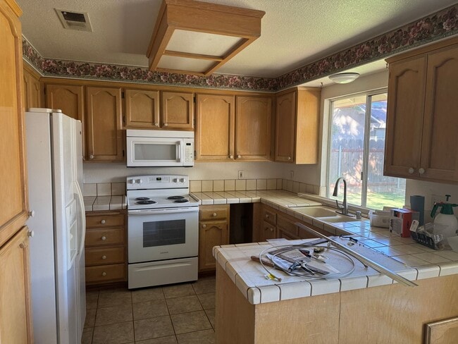 Photo - 3 bedroom 2 bath house in established neighborhood