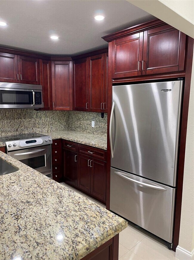 Photo - 5911 NE 14th Ln Unidad 205S