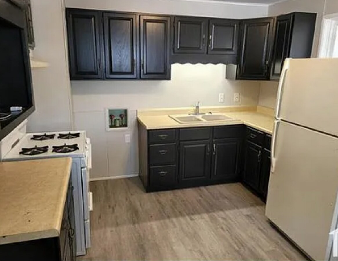 Available November 2025. 3 bedroom, 1 bath... - Available November 2025. 3 bedroom, 1 bath...