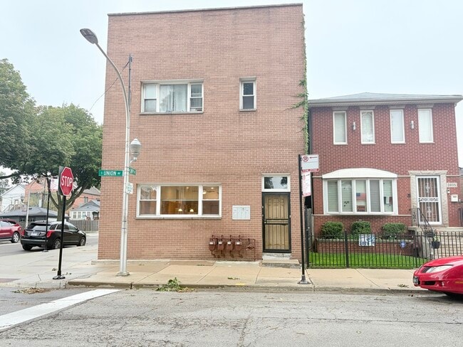 Building Photo - 3801 S Union Ave Unit 1F