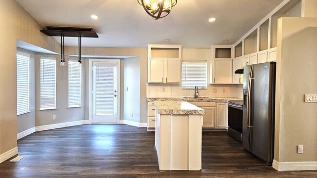 Photo - Beautiful Three Bedroom, Three Bathroom