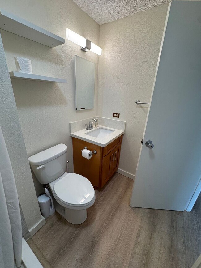 Photo - 1 Bed 1 Bath renovated with parking at Alo...