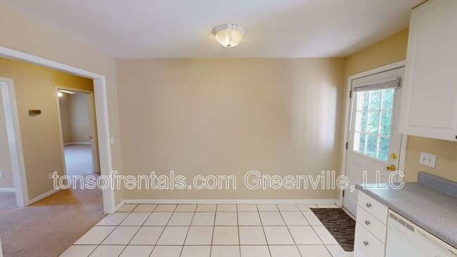 Photo - 863 McAbee Rd