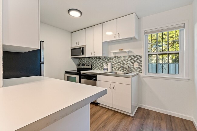 Photo - Beautiful 2 bedroom, 1 bathroom Condo in B...