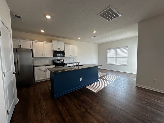 Photo - 4 bed/2.5 bath home - E Morristown