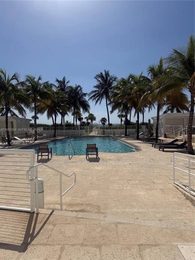 Building Photo - 4925 Collins Ave Unit 2D