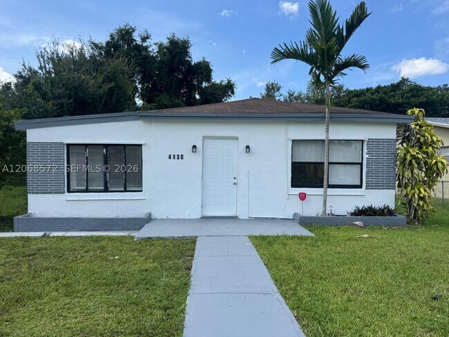 Building Photo - 4130 SW 25th St
