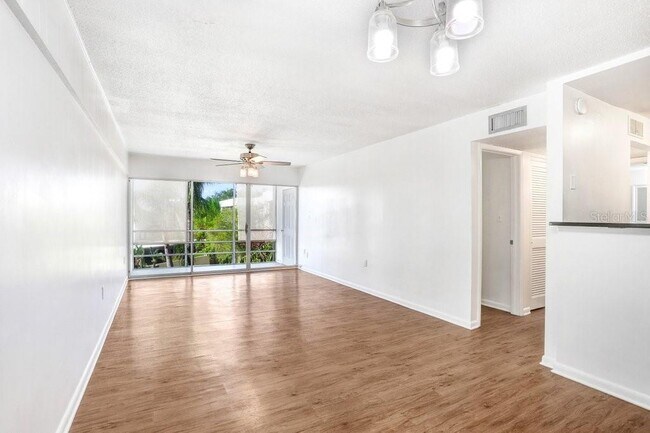 Photo - 2302 S Manhattan Ave Unit 310