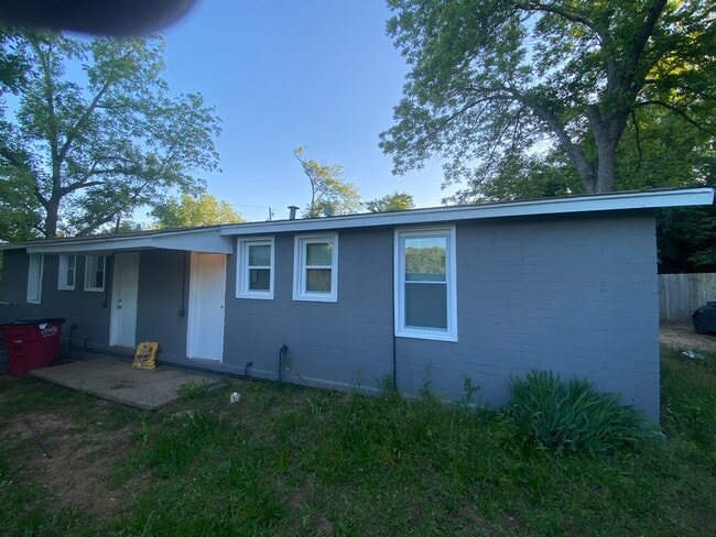 Outside Photo - 892 Applewood St Unit A