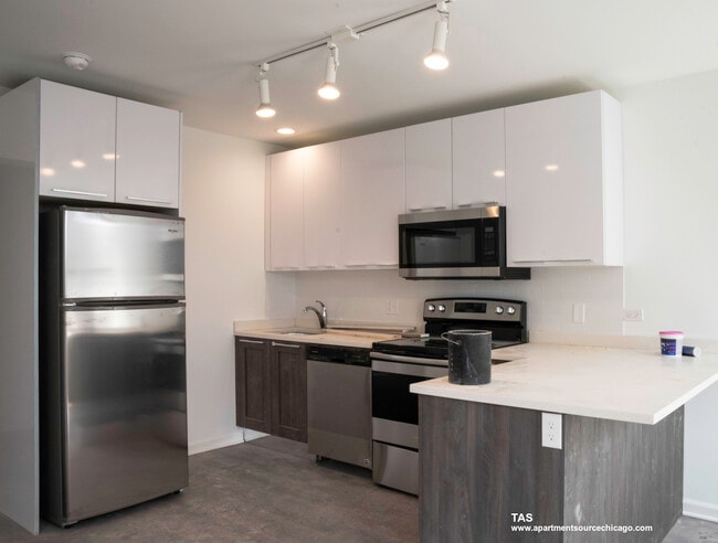 Building Photo - 940 W Winona St Unit 302