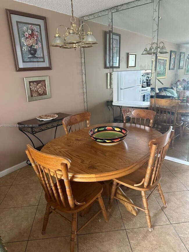 Photo - 8220 Sunrise Lakes Blvd Unidad 309