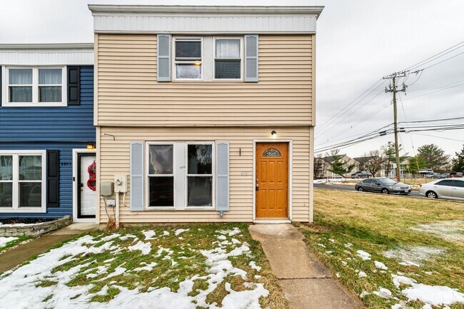 Building Photo - Three Bedroom House In Rosedale